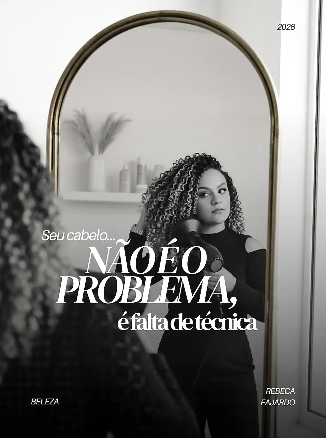Peça editorial em preto e branco com Rebeca refletida no espelho e a frase sobre técnica