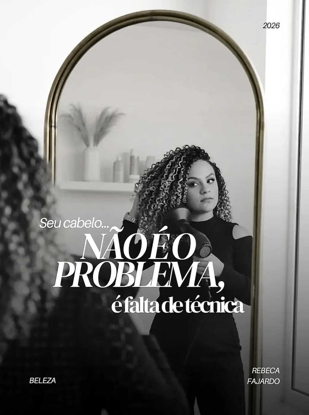 Peça editorial em preto e branco com Rebeca refletida no espelho e a frase sobre técnica